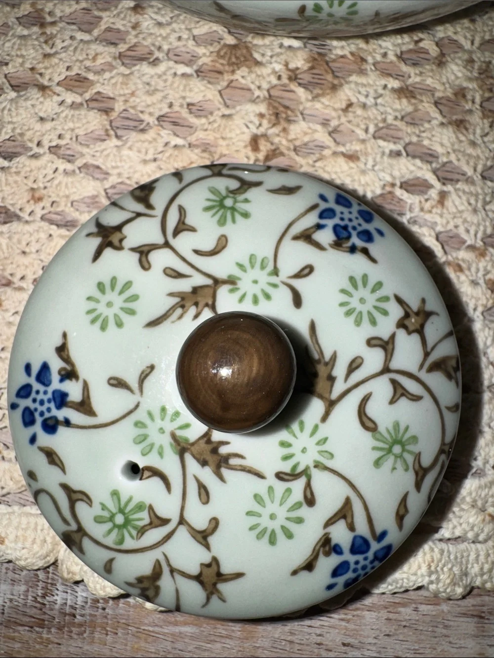 Pier 1 Japanese Import Tomoko porcelain Matching Teapot and bowls